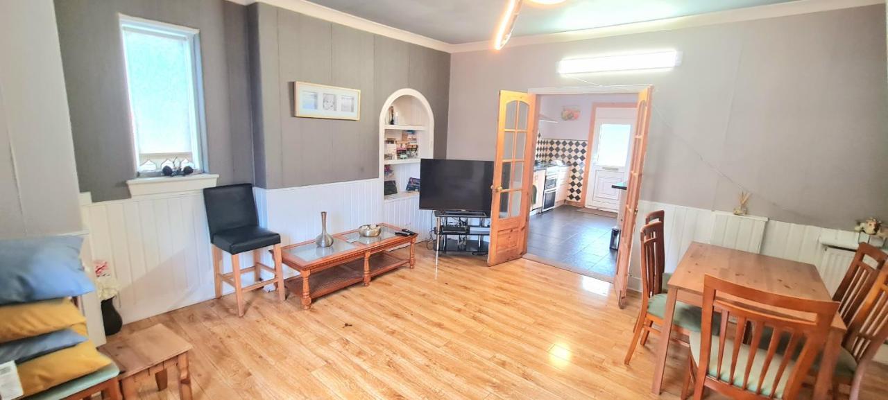 إدنبرة Beautiful 4 Bedroom Cottage - Ideal Location - Free Parking المظهر الخارجي الصورة