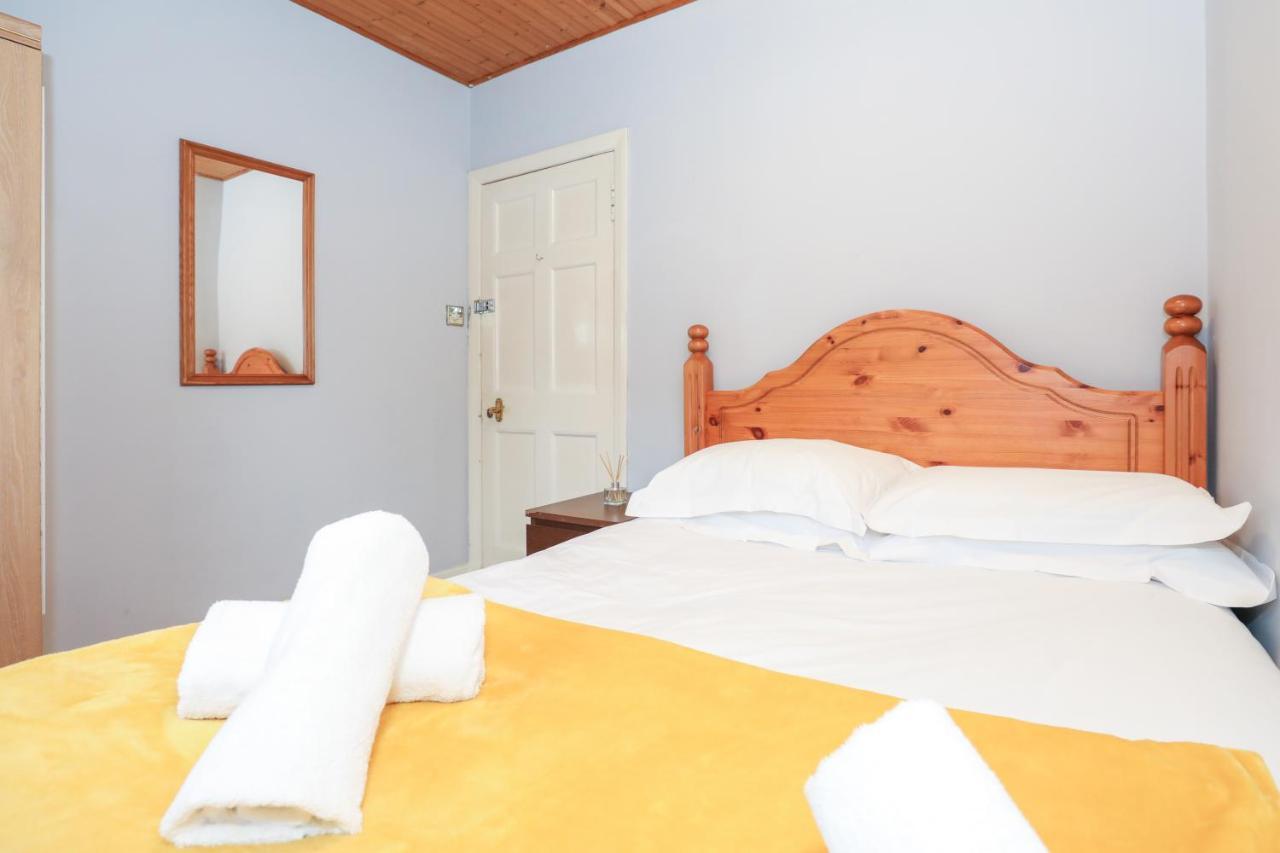 إدنبرة Beautiful 4 Bedroom Cottage - Ideal Location - Free Parking المظهر الخارجي الصورة