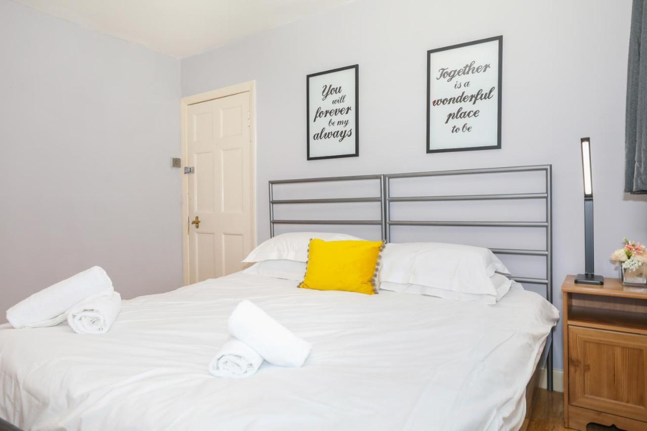 إدنبرة Beautiful 4 Bedroom Cottage - Ideal Location - Free Parking المظهر الخارجي الصورة