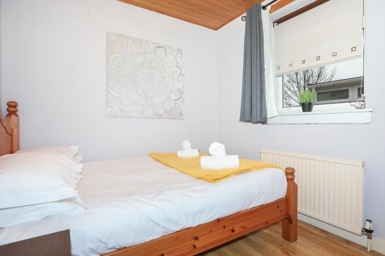 إدنبرة Beautiful 4 Bedroom Cottage - Ideal Location - Free Parking المظهر الخارجي الصورة