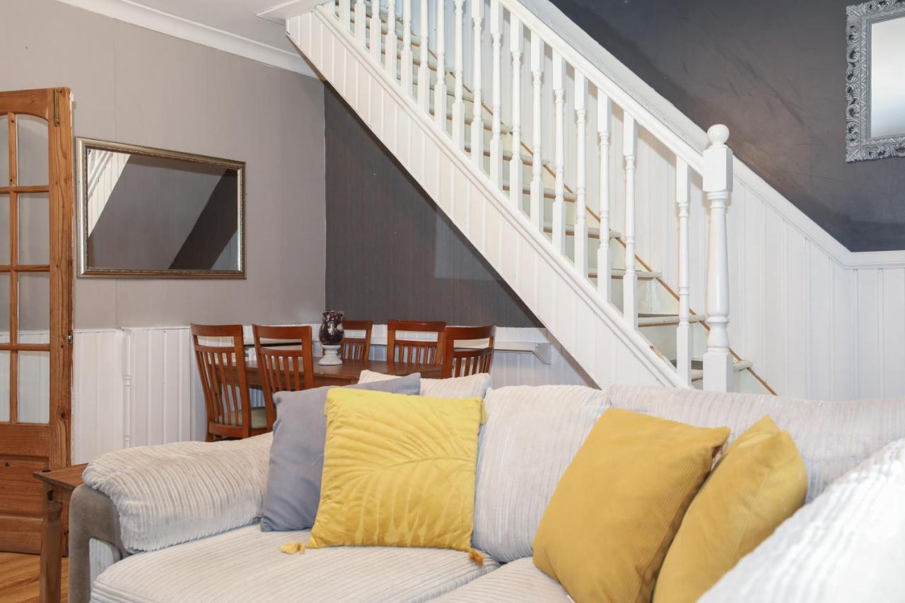 إدنبرة Beautiful 4 Bedroom Cottage - Ideal Location - Free Parking المظهر الخارجي الصورة