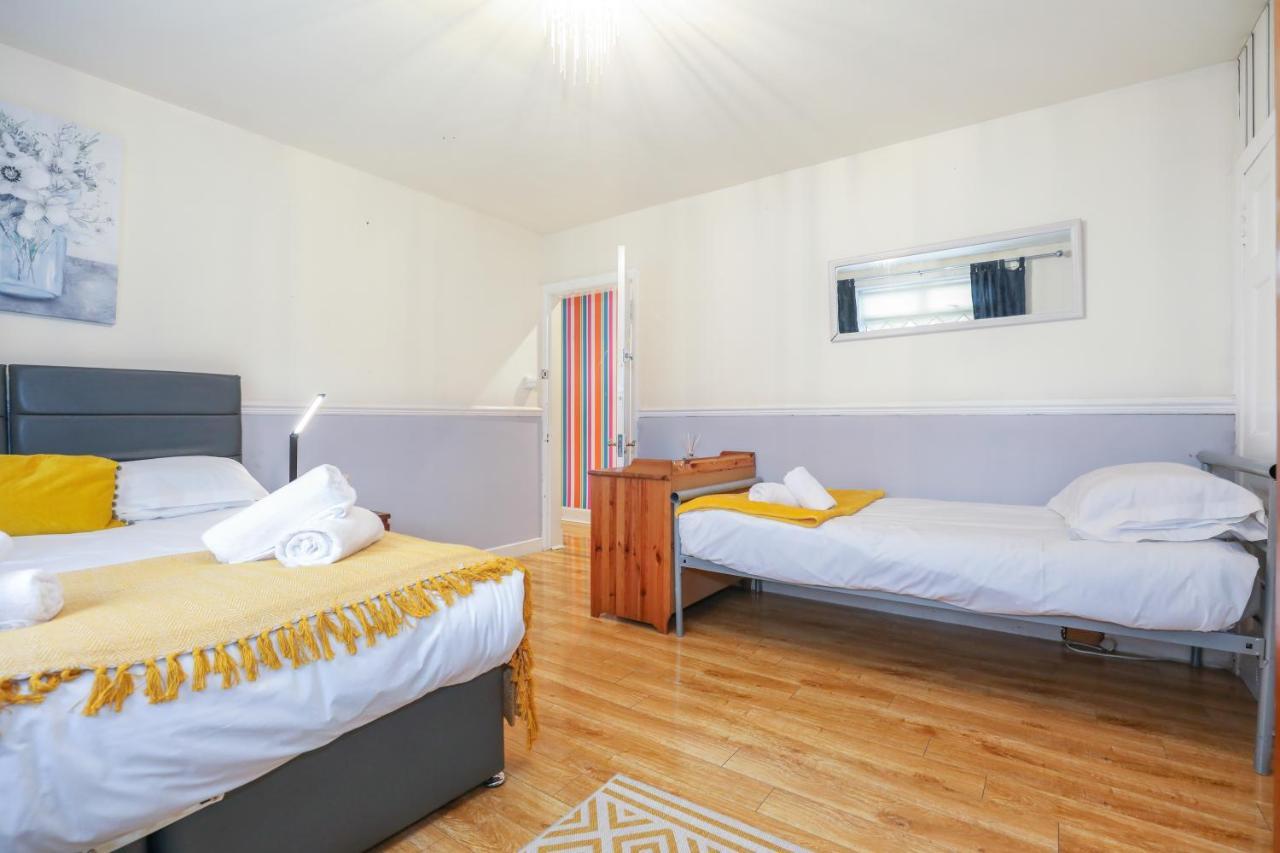 إدنبرة Beautiful 4 Bedroom Cottage - Ideal Location - Free Parking المظهر الخارجي الصورة