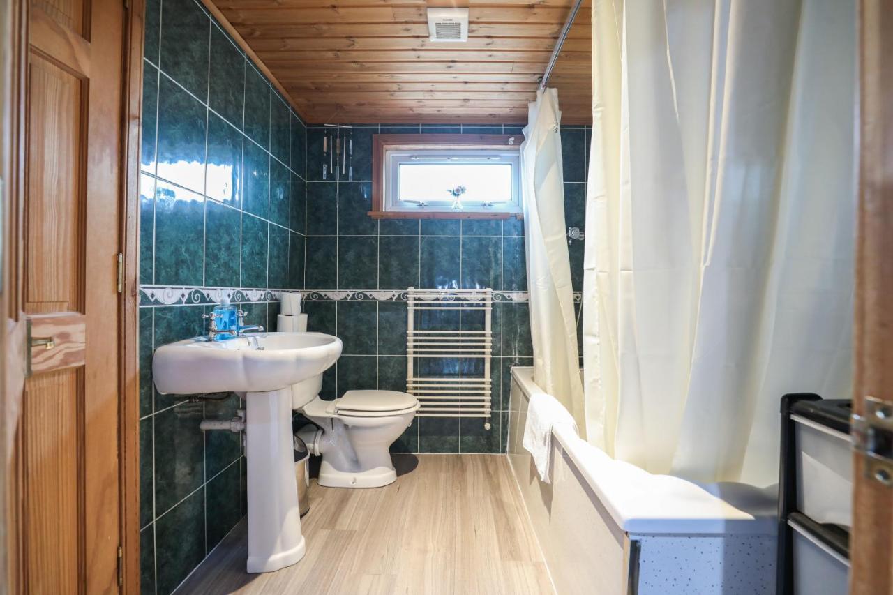 إدنبرة Beautiful 4 Bedroom Cottage - Ideal Location - Free Parking المظهر الخارجي الصورة