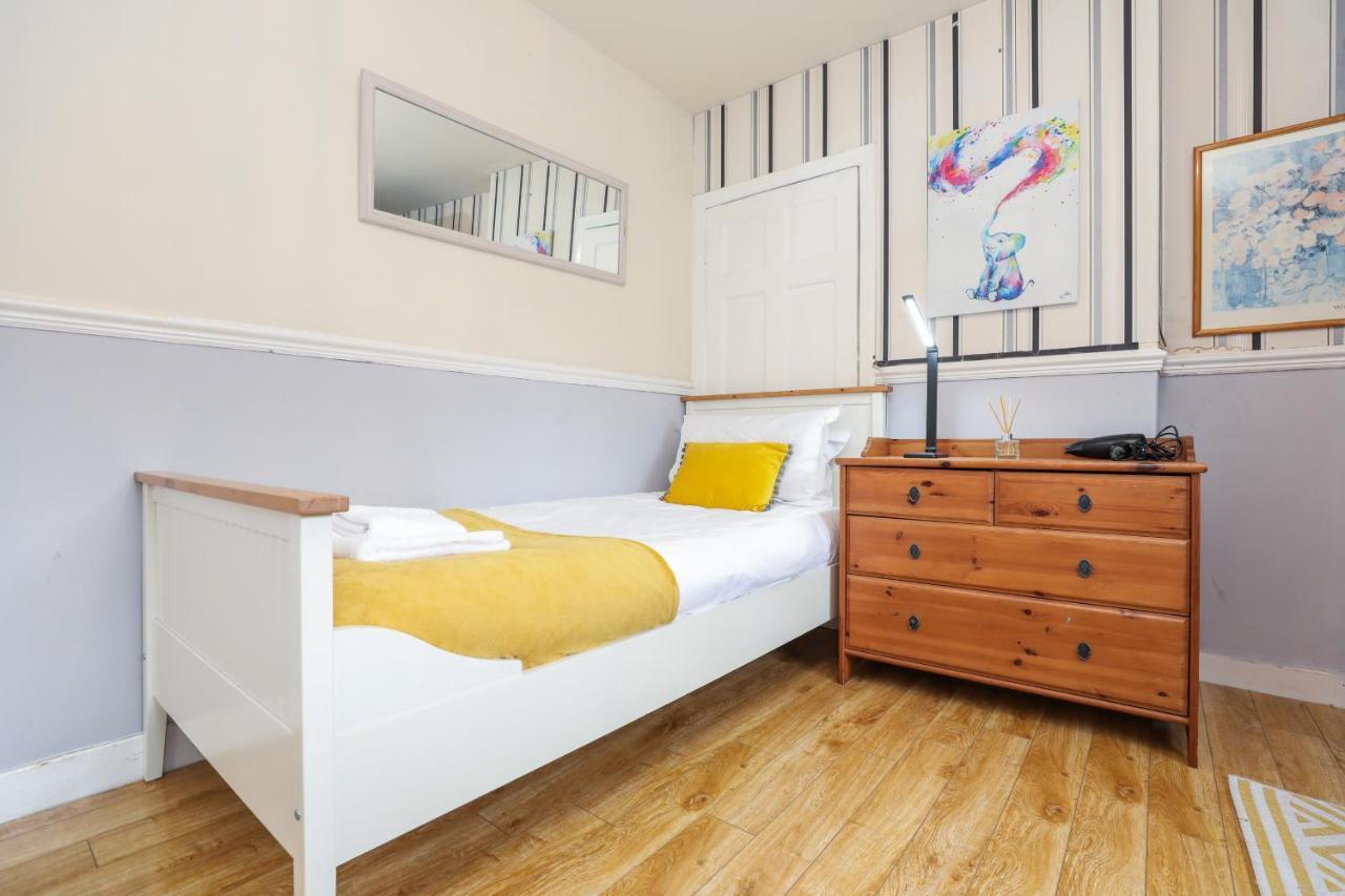 إدنبرة Beautiful 4 Bedroom Cottage - Ideal Location - Free Parking المظهر الخارجي الصورة